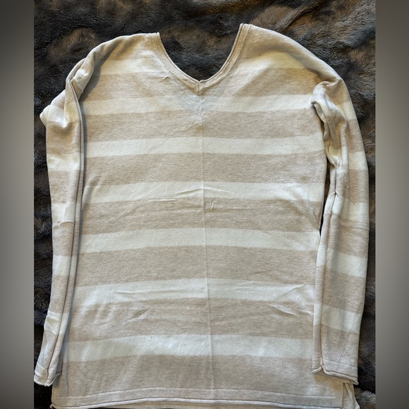 Old Navy Beige Knit Top - Picture 8 of 9